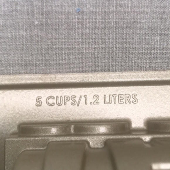 Nordic Ware Train Cake Pan 5 cups - Picture 5 of 11